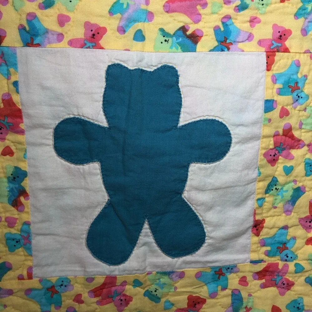 Vintage Grandma Hand Made Patchwork Teddy Bears & Rainbow Bears Cute Crib Quilt‎